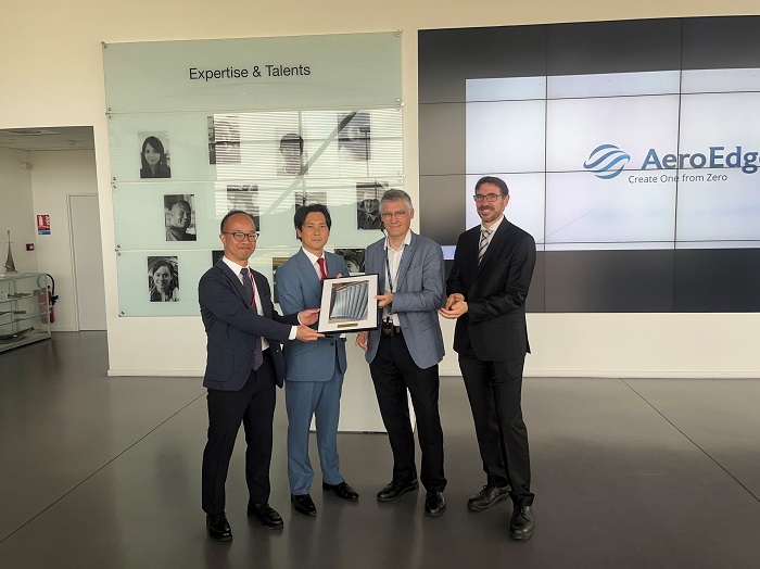 The memorial diploma is sending from 2 ppl of Safran AE to COO MIZUTA and Sales Director KANEDA of AeroEdge